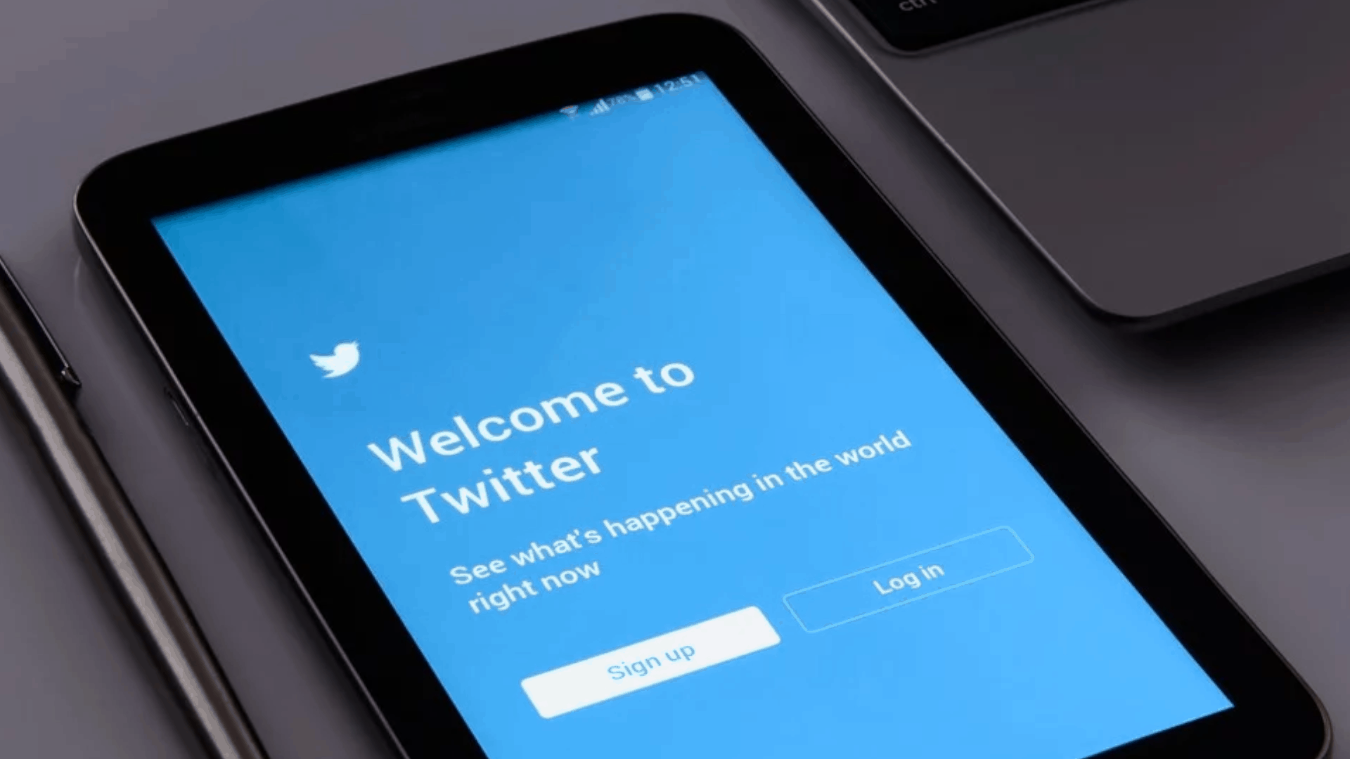 Researching online reputation on Twitter
